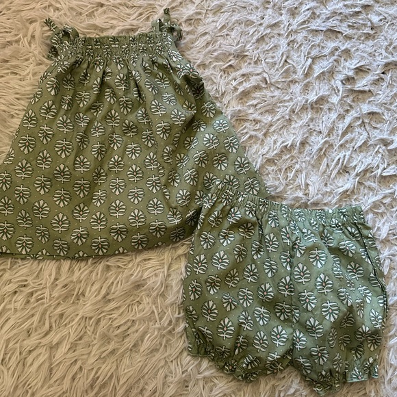 Carter’s Green & White Floral Set Size 18M NWT - Picture 1 of 4